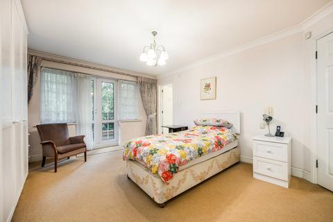 undefined, Holders Hill Road, Hendon NW4