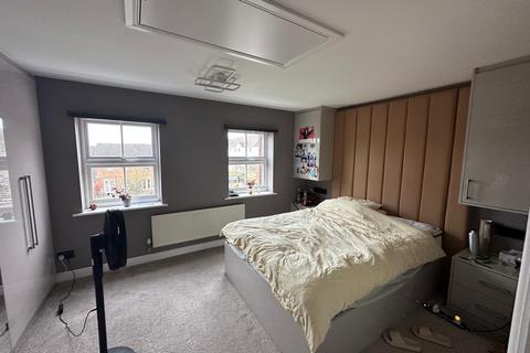 4 bedroom semi-detached house for sale, Longman Close, Watford WD18