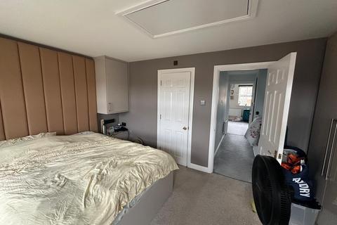 4 bedroom semi-detached house for sale, Longman Close, Watford WD18