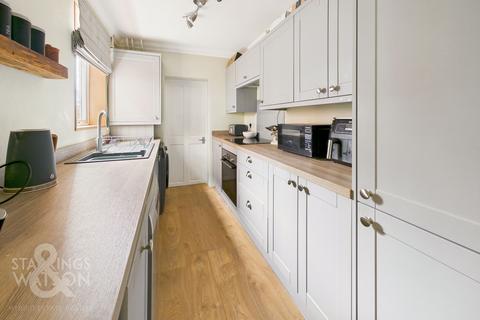 2 bedroom terraced house for sale, Hotblack Road, Norwich