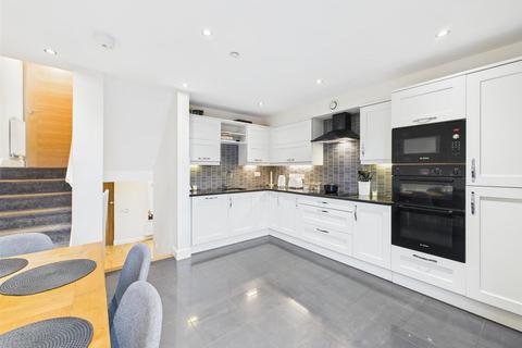 3 bedroom end of terrace house for sale, Shaw Street, Nottinghamshire NG11