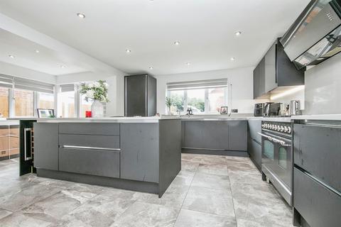 5 bedroom detached house for sale, Ipswich Road, Colchester