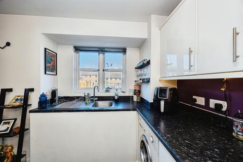 2 bedroom flat for sale, Aylward Street, Portsmouth