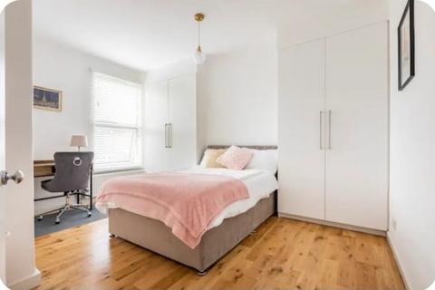 1 bedroom in a house share to rent, Ardfillan Road London SE6