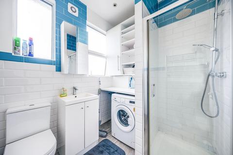 1 bedroom in a house share to rent, Ardfillan Road London SE6