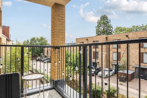 1 bedroom flat for sale, Quayle Crescent, London