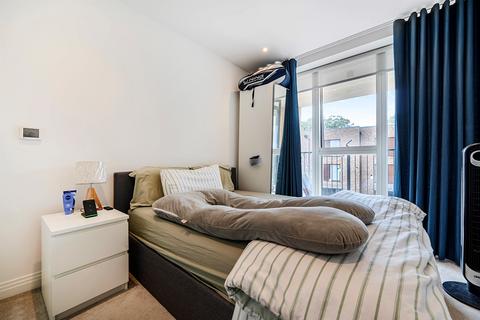 1 bedroom flat for sale, Quayle Crescent, London