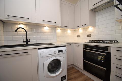 2 bedroom flat to rent, Skirving Street, Flat 2/1, Shawlands, Glasgow, G41 3AH