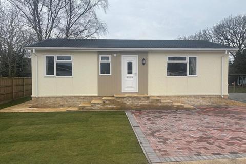 2 bedroom park home for sale, Lincoln, Lincolnshire, LN6