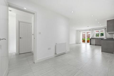 3 bedroom semi-detached house to rent, Ridge Way, Crayford, DA1