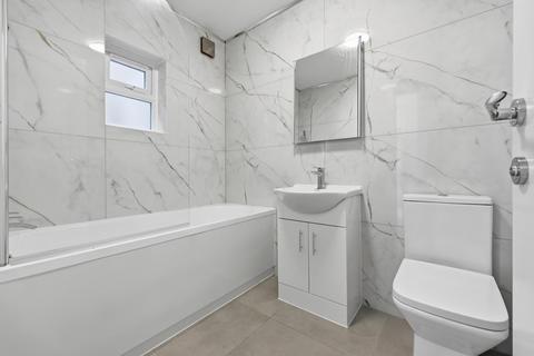 3 bedroom semi-detached house to rent, Ridge Way, Crayford, DA1