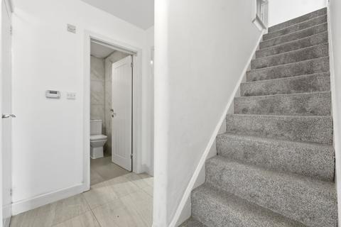 3 bedroom semi-detached house to rent, Ridge Way, Crayford, DA1