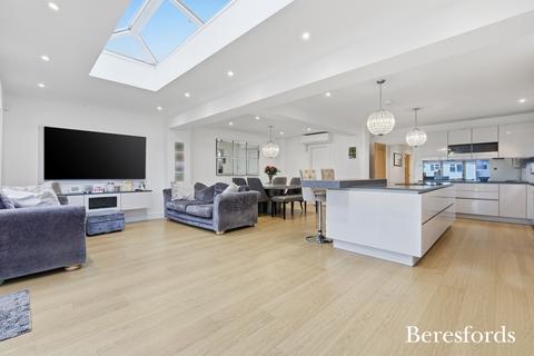 4 bedroom detached house for sale, York Road, Shenfield, CM15