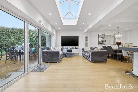 4 bedroom detached house for sale, York Road, Shenfield, CM15
