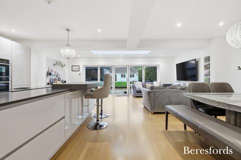 4 bedroom detached house for sale, York Road, Shenfield, CM15