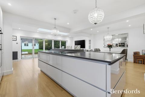 4 bedroom detached house for sale, York Road, Shenfield, CM15