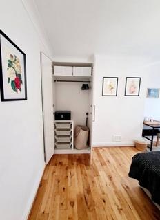 1 bedroom in a house share to rent, Ardfillan Road London SE6