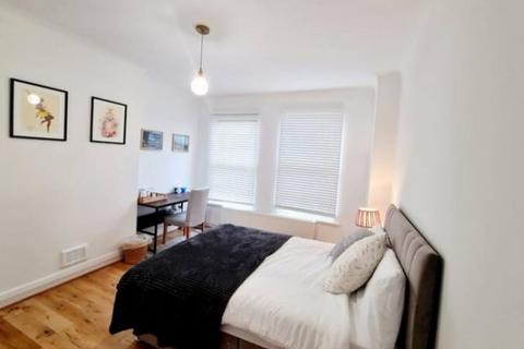 1 bedroom in a house share to rent, Ardfillan Road London SE6