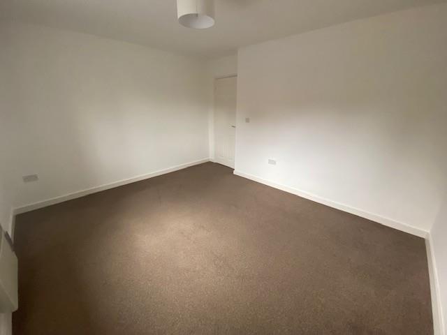 11 Saskia Main Bedroom 1.jpg