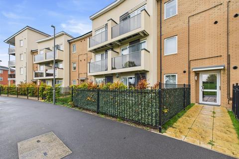 2 bedroom flat for sale, Great Ground, Aylesbury HP18