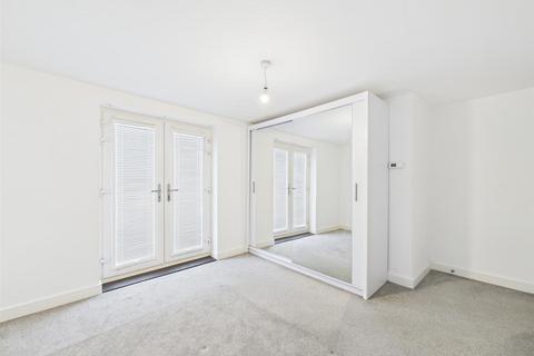 2 bedroom flat for sale, Great Ground, Aylesbury HP18