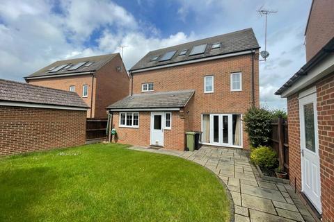 5 bedroom detached house to rent - Greensand View, Woburn Sands