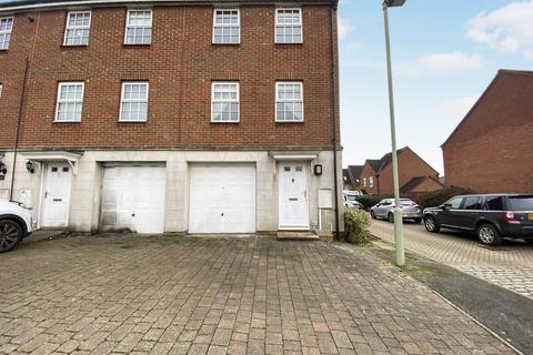 3 bedroom terraced house to rent, Usher Drive, Banbury OX16