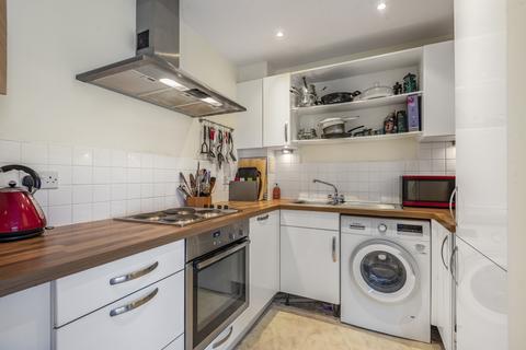 2 bedroom flat to rent, Highwood Close Dulwich SE22