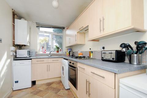 3 bedroom terraced house to rent, Willow Tree Close, London SW18