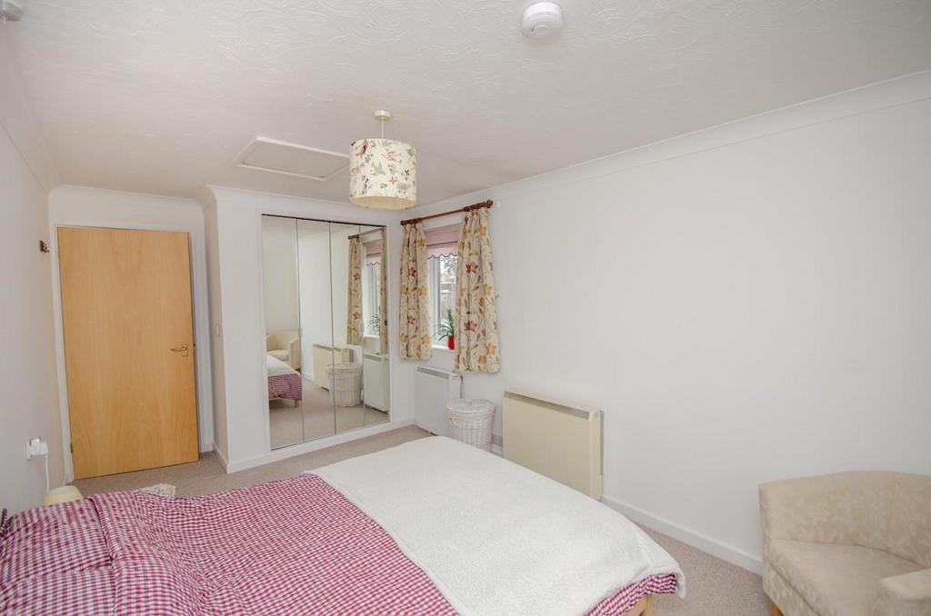 Bedroom one pic 2.jpg