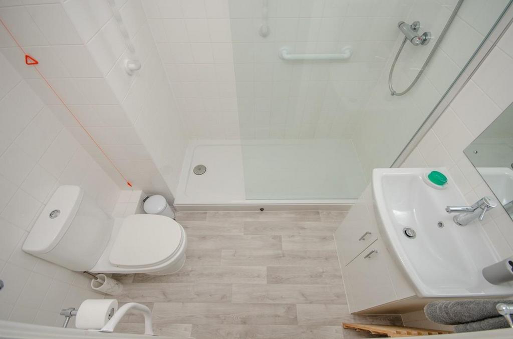 Shower room.jpg