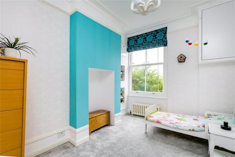 2 bedroom flat to rent, Sutton Court, London W4