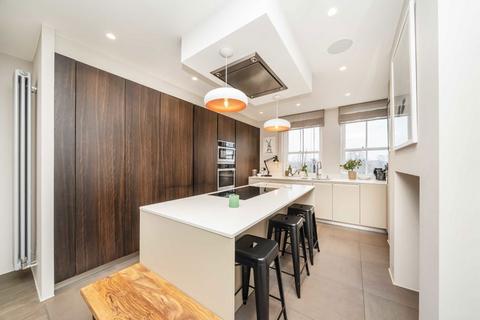 3 bedroom flat to rent, Sutton Court, London W4