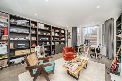 3 bedroom flat to rent, Sutton Court, London W4