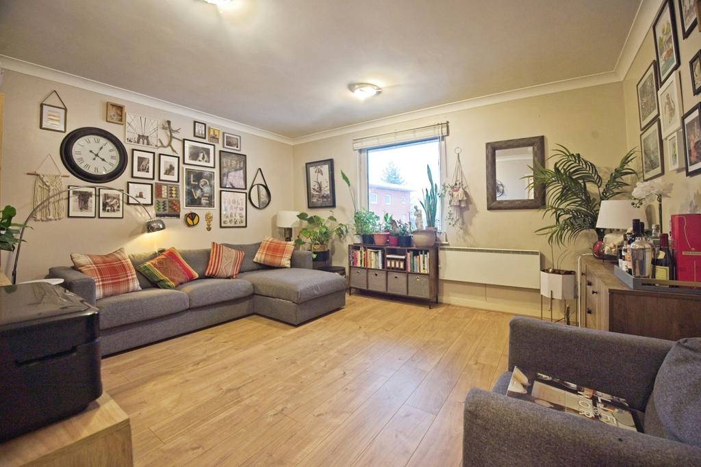 Living/Dining Area