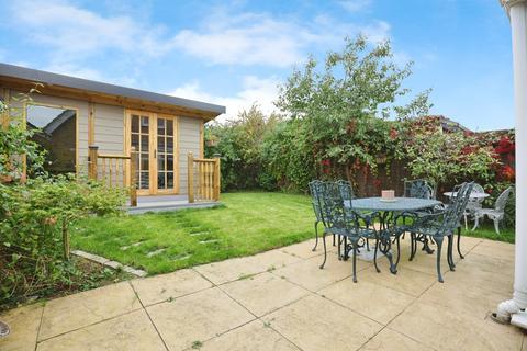 3 bedroom detached house for sale, Elton Road, Banbury