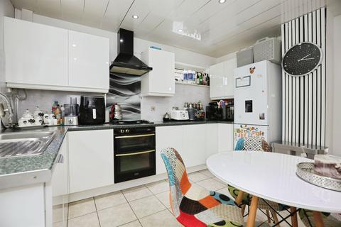 3 bedroom detached house for sale, Elton Road, Banbury