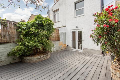 4 bedroom terraced house to rent, Bow Common Lane, Mile End, E3