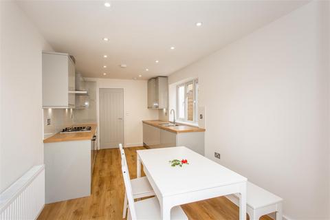 4 bedroom terraced house to rent, Bow Common Lane, Mile End, E3