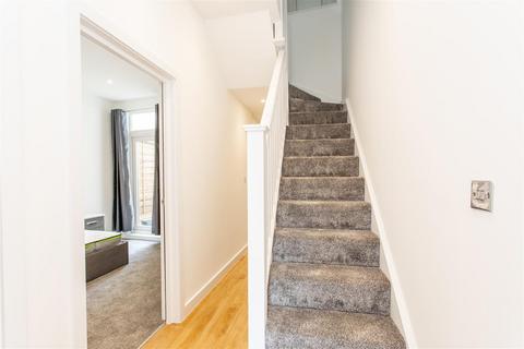 4 bedroom terraced house to rent, Bow Common Lane, Mile End, E3