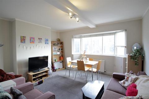 3 bedroom apartment to rent, Granville Court, Brixton SW9