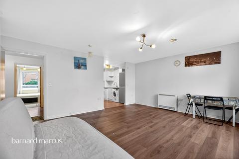 2 bedroom ground floor flat for sale, Cleeve Way, Sutton