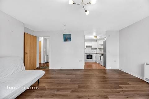 2 bedroom ground floor flat for sale, Cleeve Way, Sutton