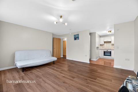 2 bedroom ground floor flat for sale, Cleeve Way, Sutton
