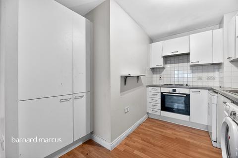 2 bedroom ground floor flat for sale, Cleeve Way, Sutton