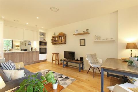 1 bedroom apartment to rent, Camberwell Passage, Camberwell , SE5 0AX