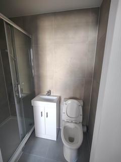 Studio to rent, Hilcrest Road, London