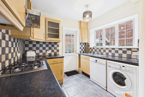 4 bedroom semi-detached house to rent, Broadfields Avenue, Edgware HA8