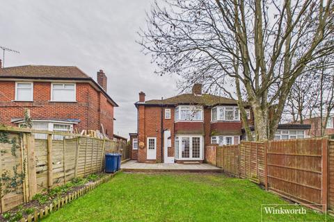 4 bedroom semi-detached house to rent, Broadfields Avenue, Edgware HA8