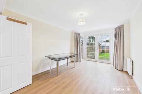 4 bedroom semi-detached house to rent, Broadfields Avenue, Edgware HA8